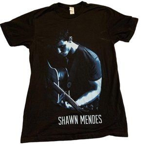 Black T-shirt of Shawn Mendes
